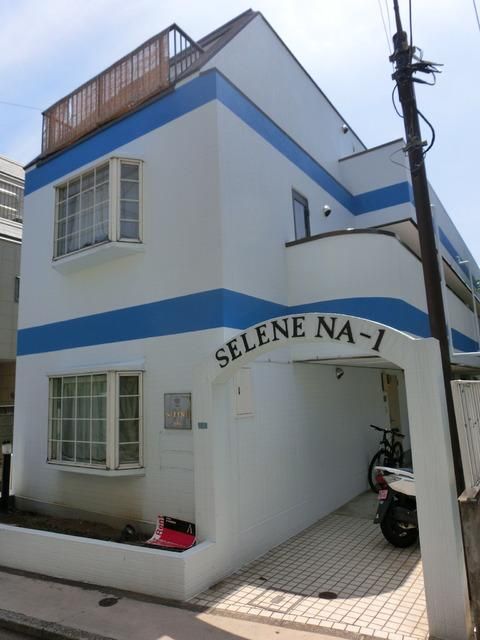 エントランス　風通しのいい建物です