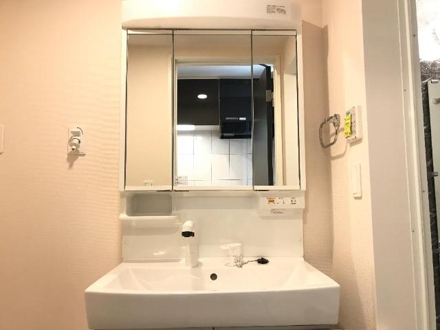 洗面設備　洗髪洗面化粧台