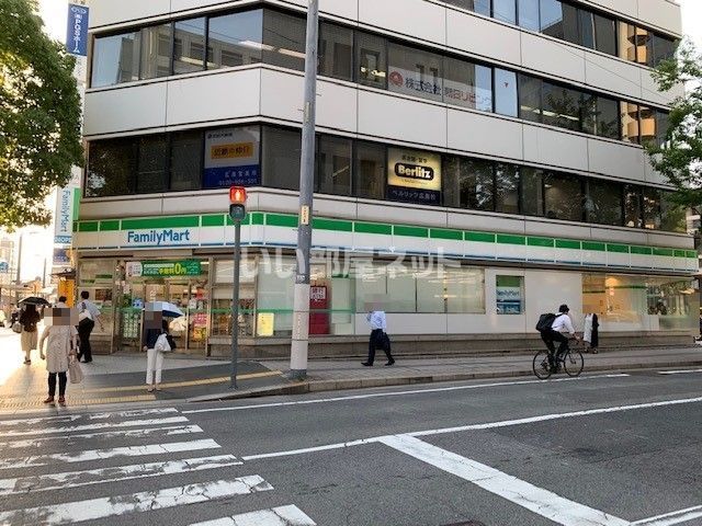 コンビニ　ファミリーマート 紙屋町東店（コンビニ）まで450m