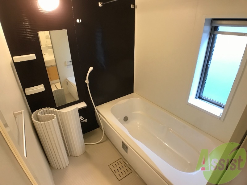 バス・シャワールーム　落ち着きのある浴室です。１日の疲れを癒してもらいましょう。