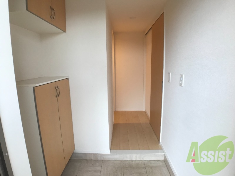 玄関　玄関から撮影しました。敷居が高くなくて安心ですね。