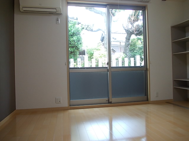 居室・リビング　広めの洋室！