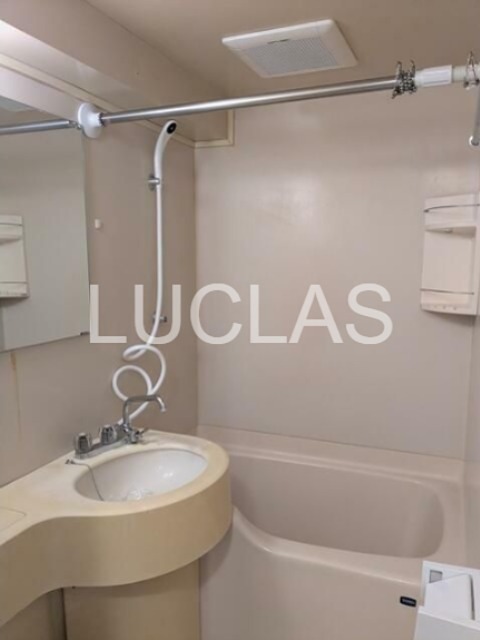 バス・シャワールーム　浴室も付いており、日々の疲れを癒します♪