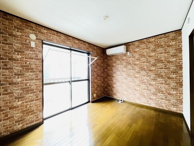 居室・リビング　ダイニングテーブルを置いたり自由にレイアウトできます☆