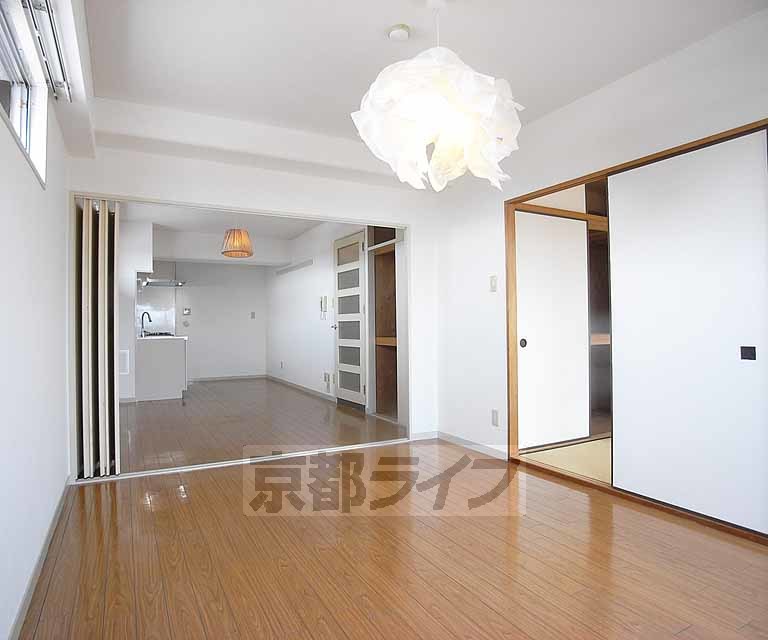 居室・リビング　広いリビングです。