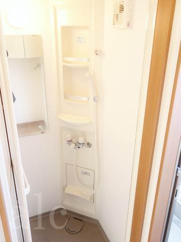 バス・シャワールーム　コンパクトで使いやすいシャワールームです