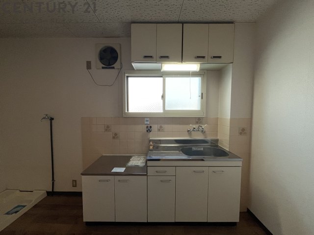 キッチン　窓付きのキッチンで換気がしやすくておすすめ！