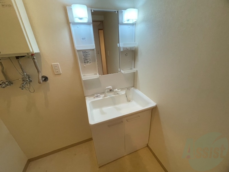 洗面設備　洗面台。身支度にはかかせないですよね～。