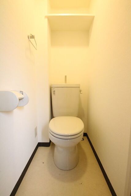 トイレ　別号室の参考写真のため、現状優先です。