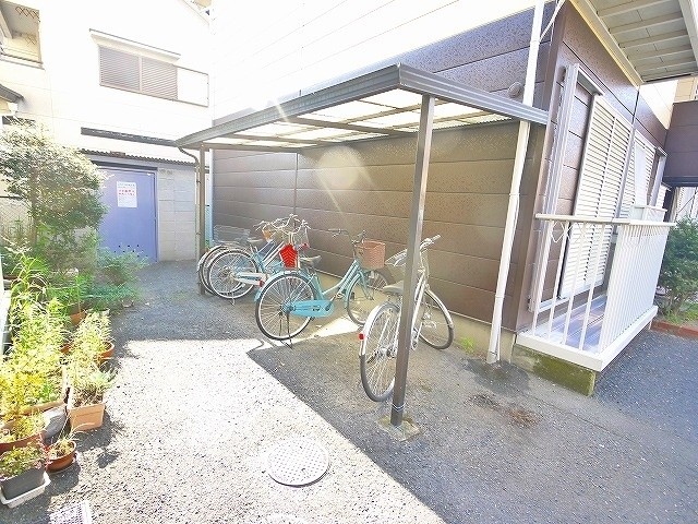 その他共有部分　ゆったりとした駐輪スペースです