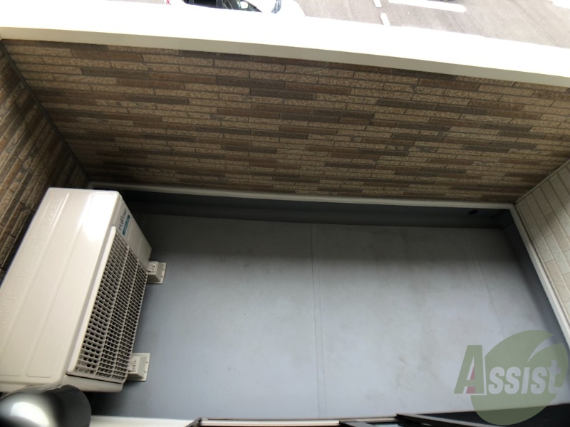 バルコニー　バルコニー。洗濯物がはかどりそうな広さがありますよ。