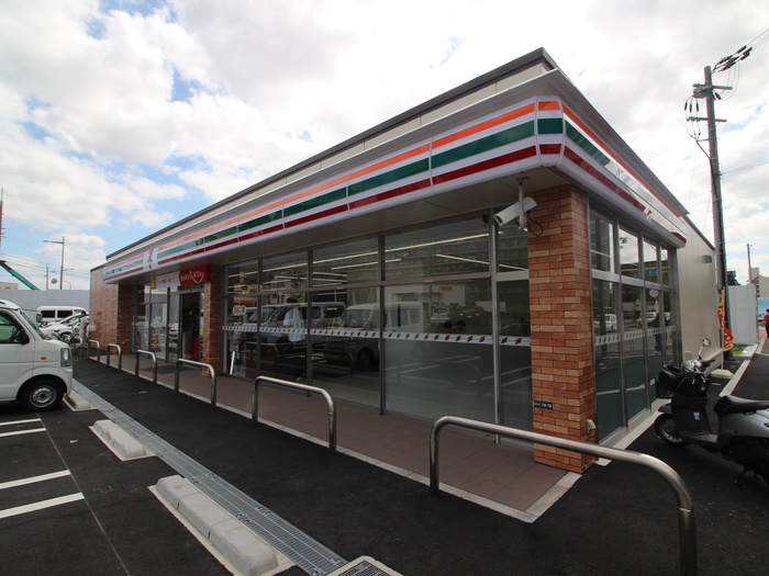 コンビニ　セブン-イレブン 摂南大学前店（コンビニ）まで350m