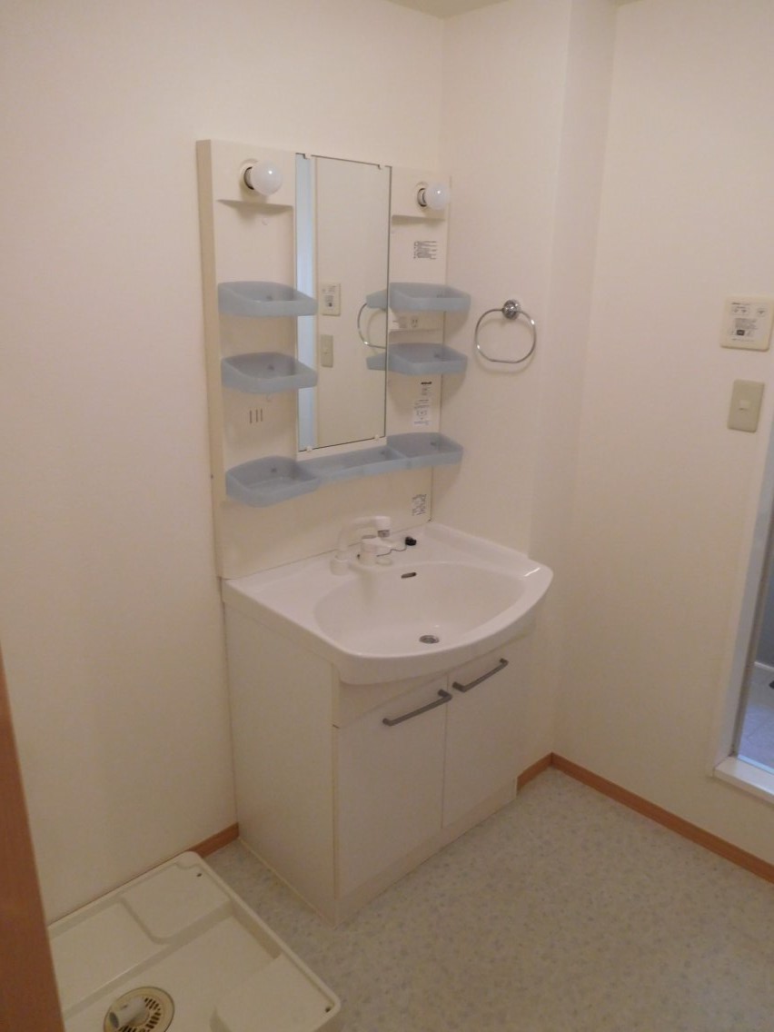 洗面設備　忙しい朝に嬉しい洗髪洗面化粧台付