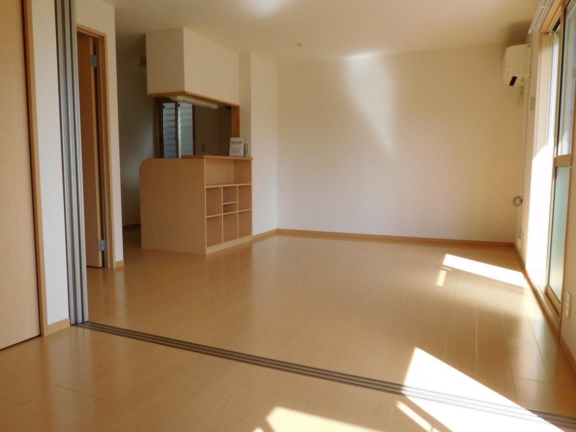 居室・リビング　南向きの明るいリビング