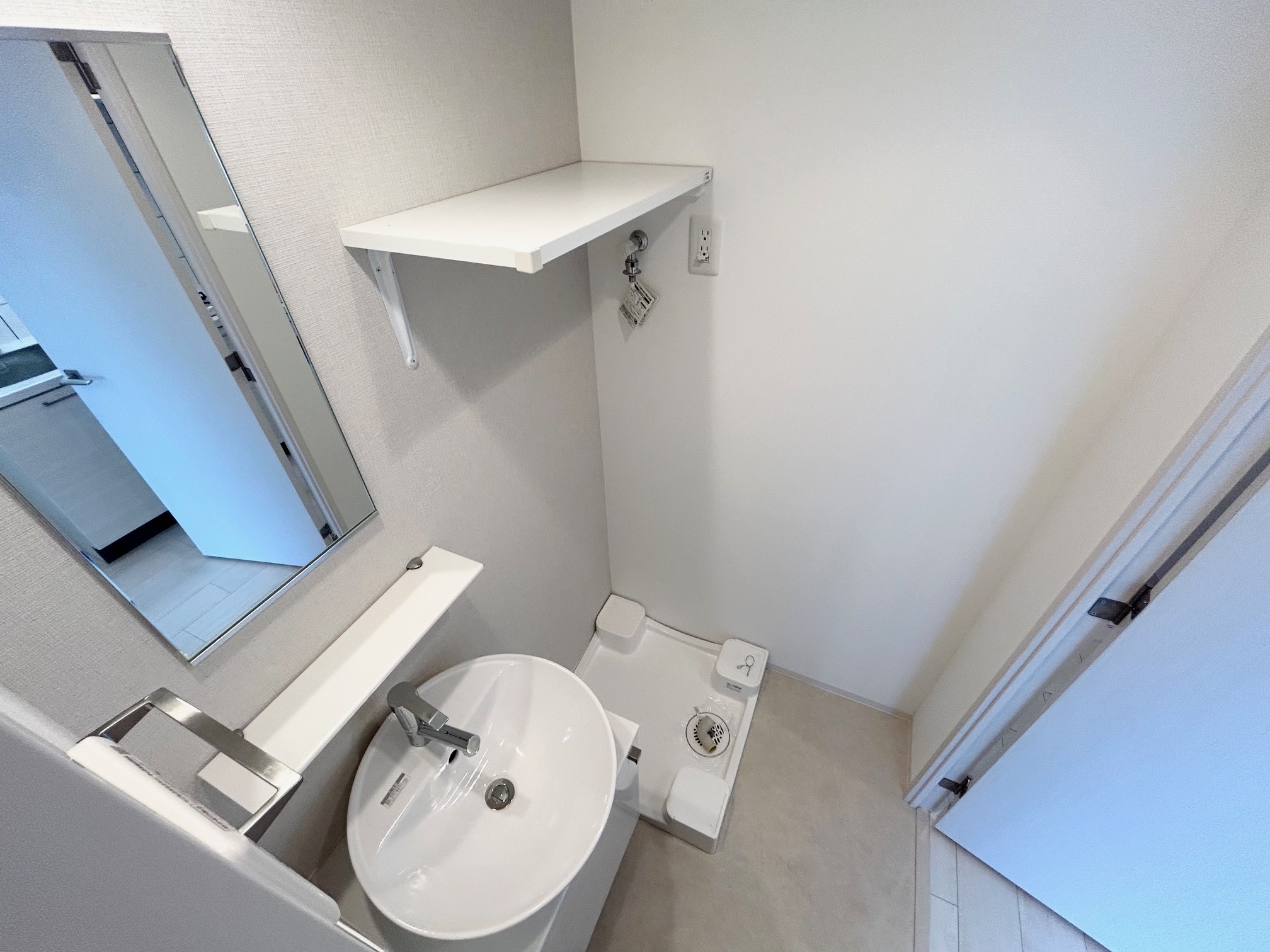 洗面設備　※写真は同マンションの別室内の写真になります