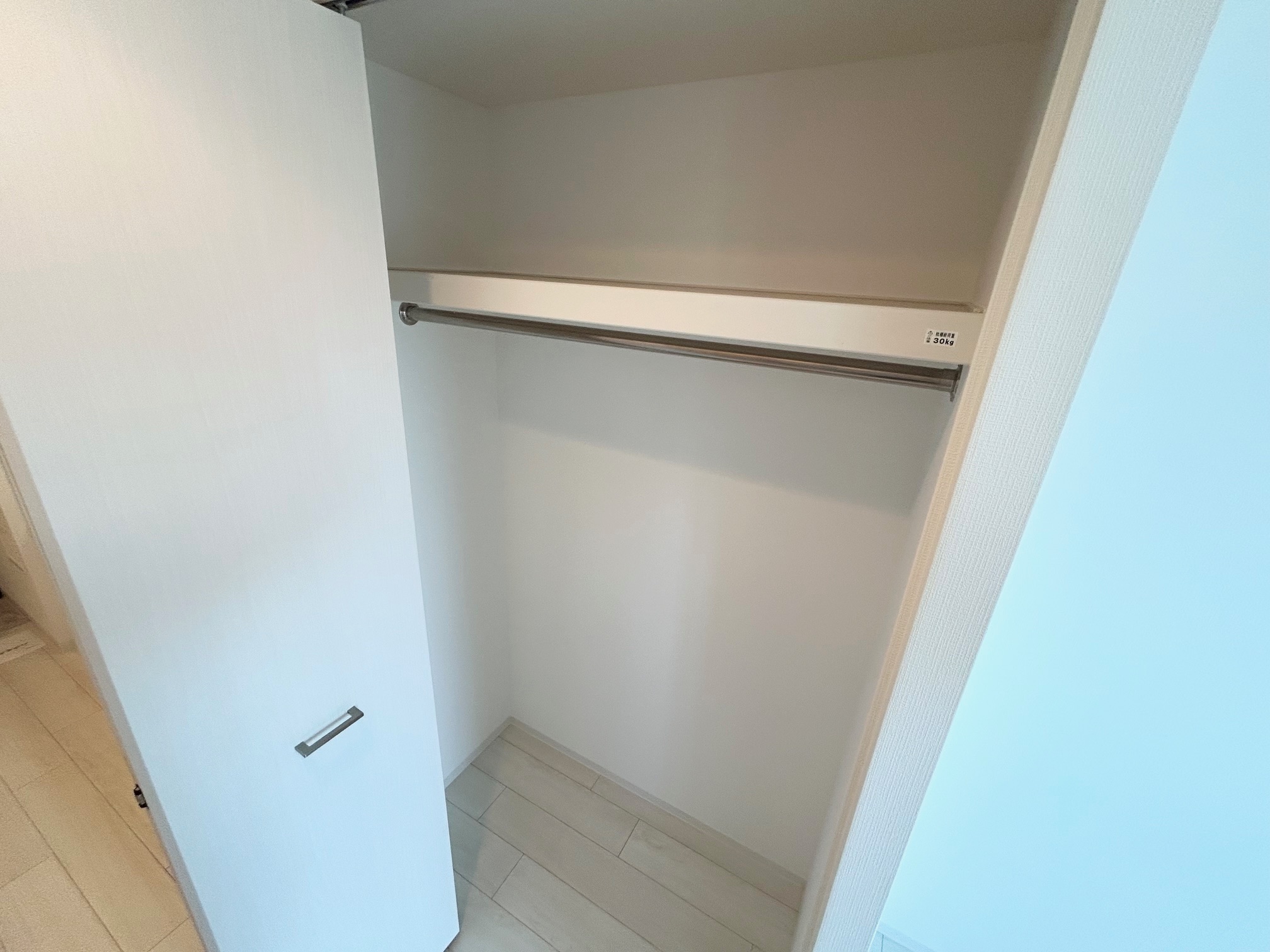 収納　※写真は同マンションの別室内の写真になります