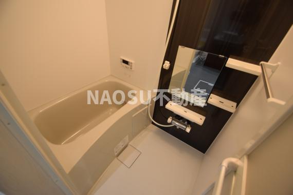 バス・シャワールーム　コンパクトで使いやすいお風呂です