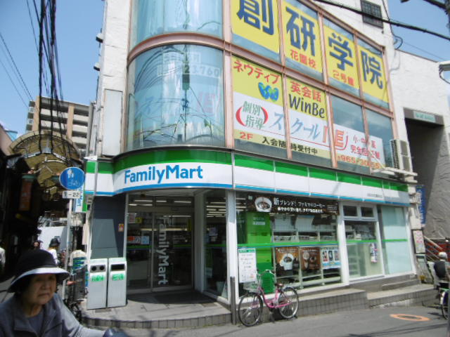 コンビニ　ファミリーマート近鉄河内花園駅前店（コンビニ）まで108m