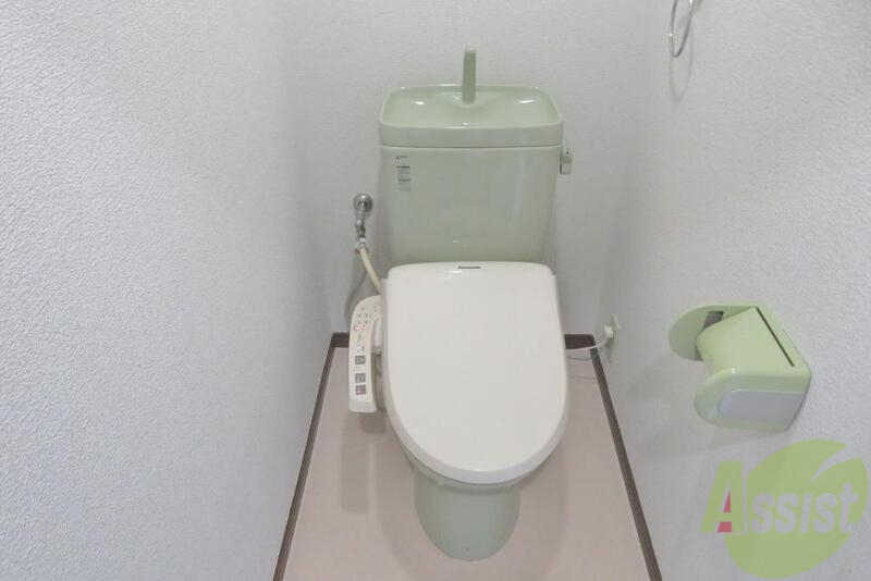 トイレ　トイレがバイカラーでオシャレですね。