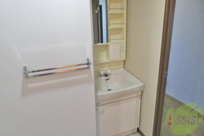 洗面設備　独立した洗面化粧台使い勝手良さそうですね。