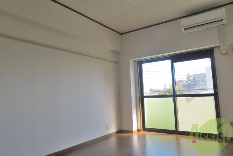 居室・リビング　リビング明るくてキレイですね。