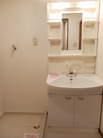 洗面設備　ゆったりとスペースのある洗面所