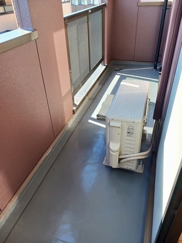 バルコニー　暖かな日差しのふりそそぐバルコニー