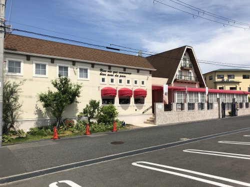 その他　パン・ド・エッセ（その他）まで690m