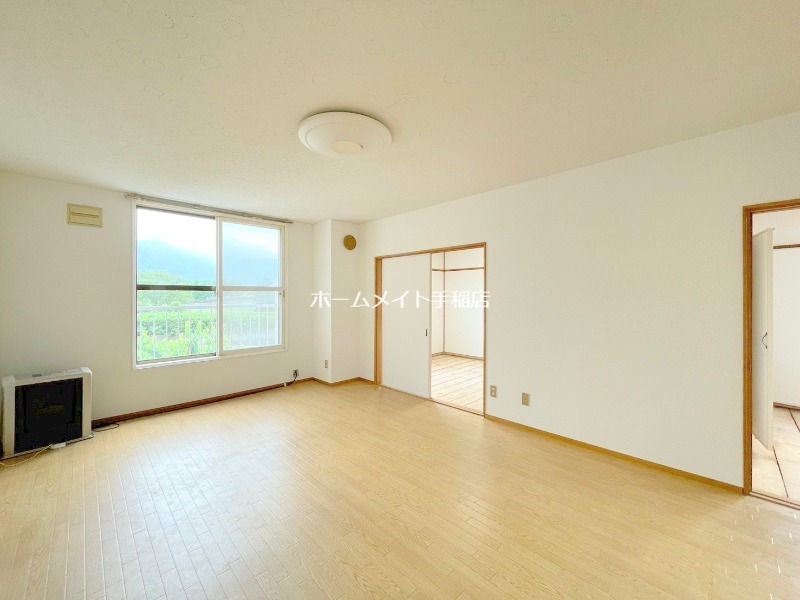 居室・リビング　明るく広々リビングスペース♪