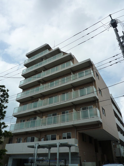 建物外観　８階建ての賃貸マンション