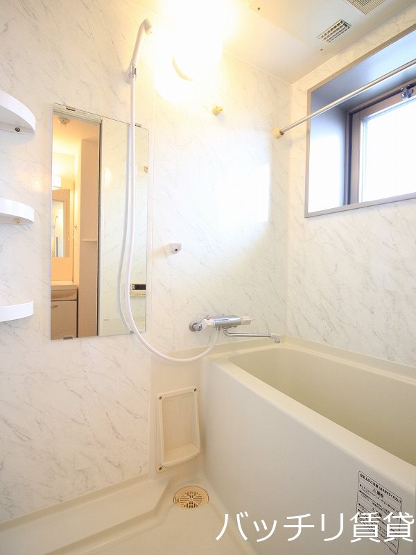 バス・シャワールーム　別号室の画像。現況を優先します。