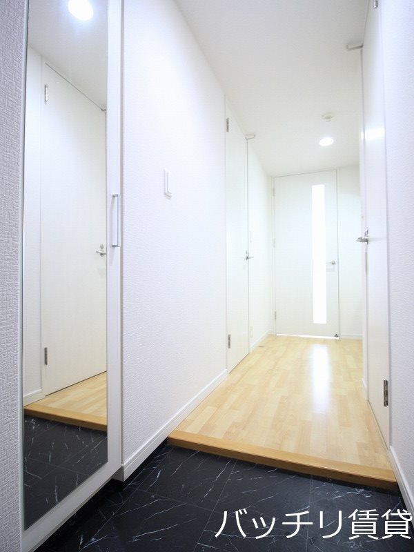 玄関　別号室の画像。現況を優先します。