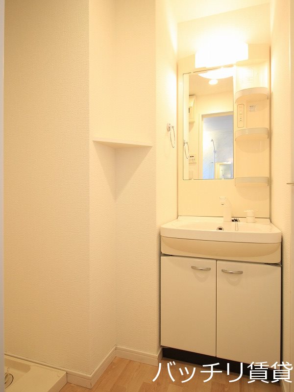 洗面設備　別号室の画像。現況を優先します。