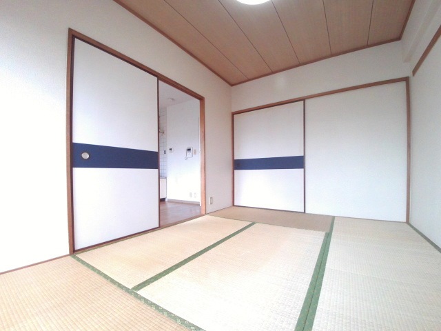 その他部屋・スペース　リビングとしても利用出来る6帖の洋室