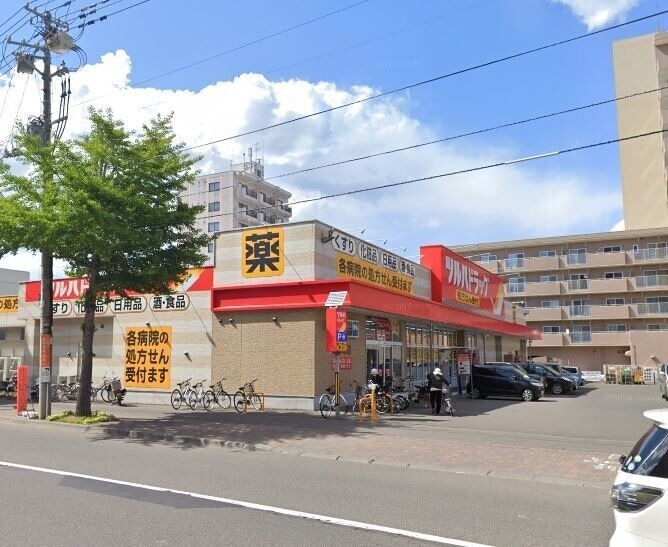 ドラックストア　ツルハドラッグ南8条店（ドラッグストア）まで239m