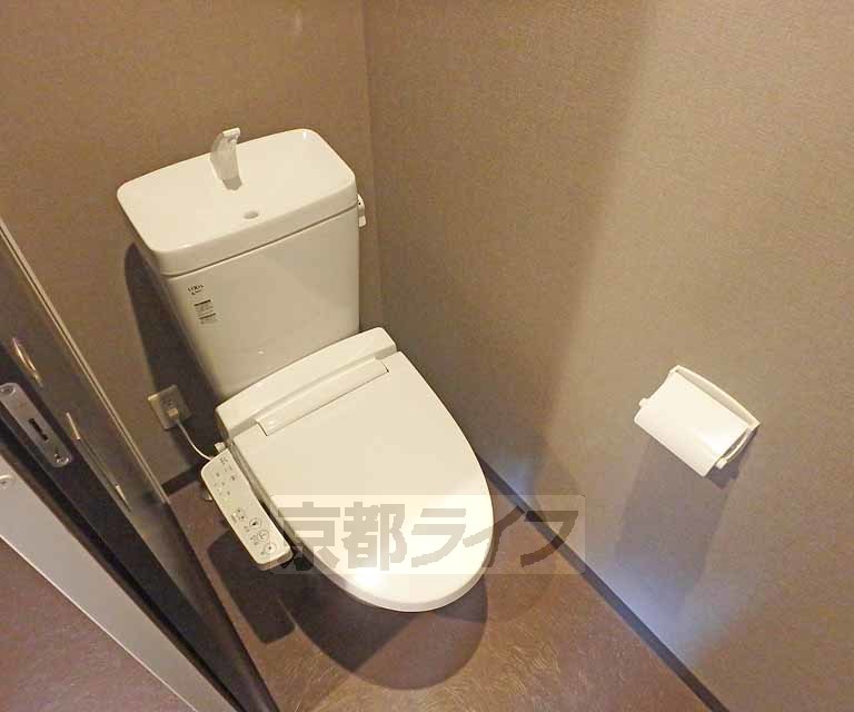トイレ　ウォシュレット機能付きのトイレです。