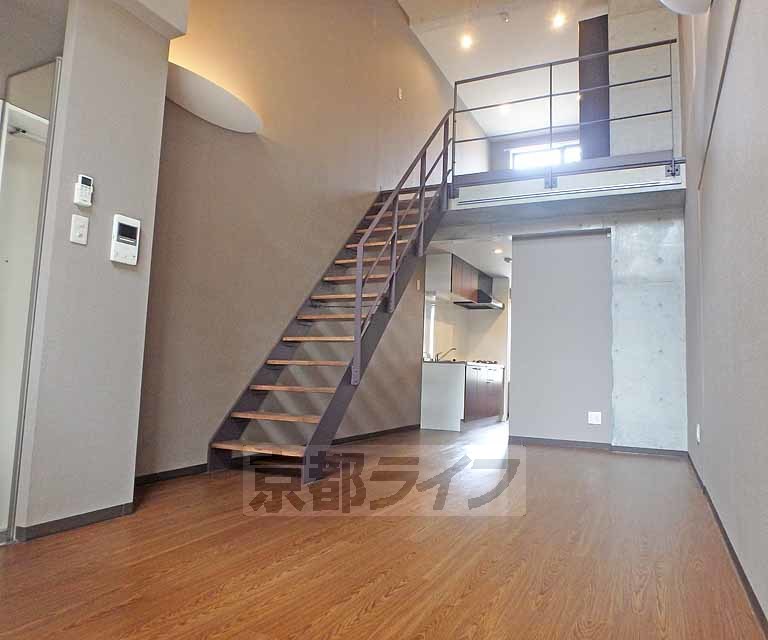 居室・リビング　綺麗なフローリングのお部屋です。