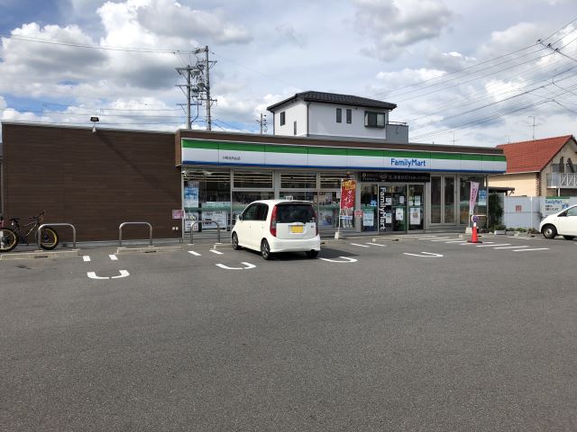 コンビニ　ファミリーマート（コンビニ）まで350m