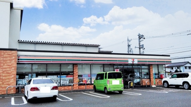 コンビニ　セブンイレブン（コンビニ）まで408m