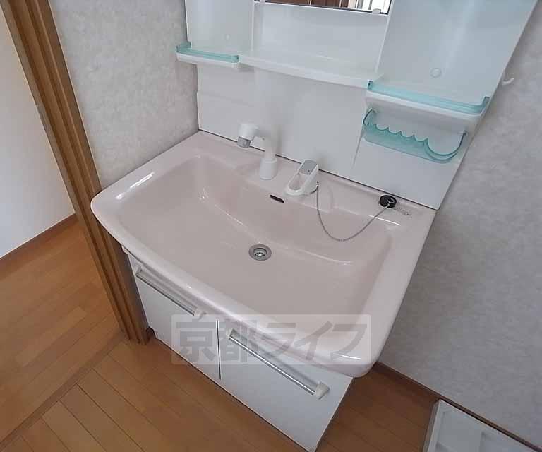 その他設備　独立洗面台です。