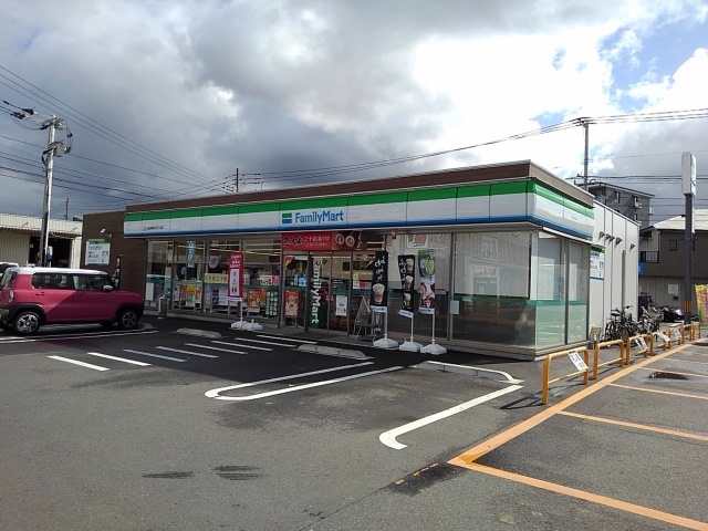 コンビニ　ファミリーマート東合川２丁目店（コンビニ）まで550m