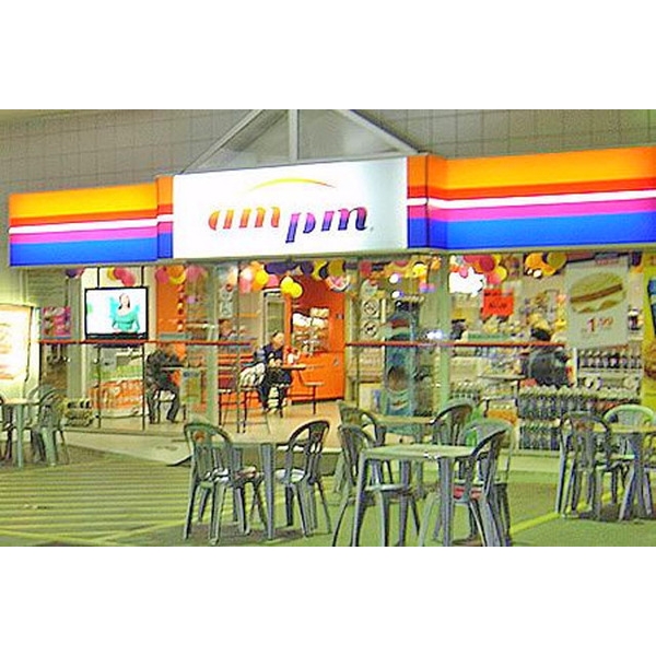 コンビニ　ａｍ／ｐｍ江戸堀３丁目店（コンビニ）まで93m