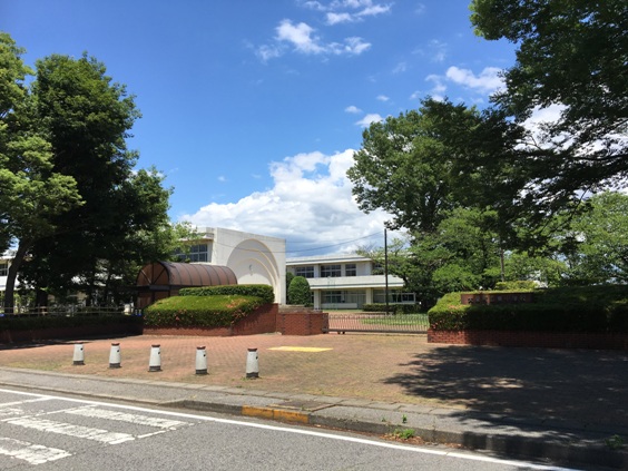 小学校　大泉町立東小学校（小学校）まで738m