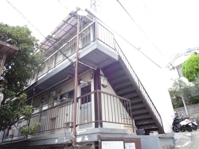 建物外観　鉄骨造のしっかりとした外観