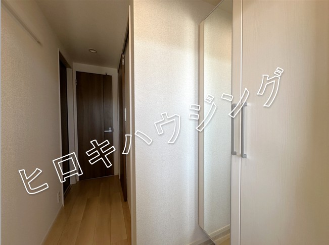 玄関　姿見付きシューズボックス