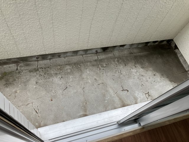 バルコニー　暖かな日差しのふりそそぐバルコニー
