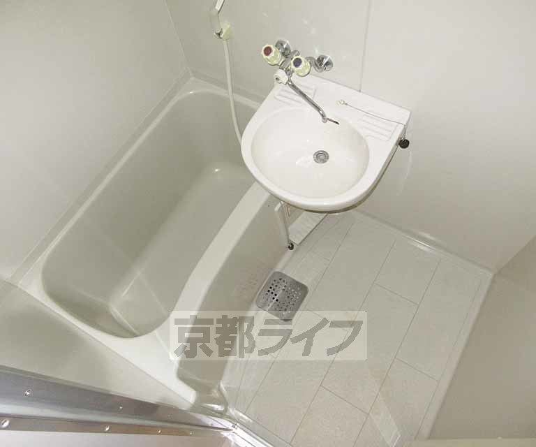 バス・シャワールーム　綺麗な浴室です