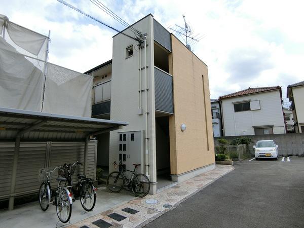 リープライツの外観写真