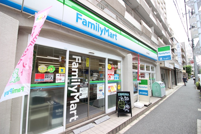 コンビニ　ファミリーマート文京本郷店（コンビニ）まで60m