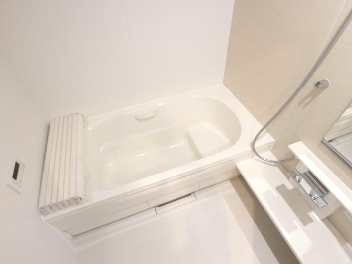 バス・シャワールーム　コンパクトで使いやすいお風呂です